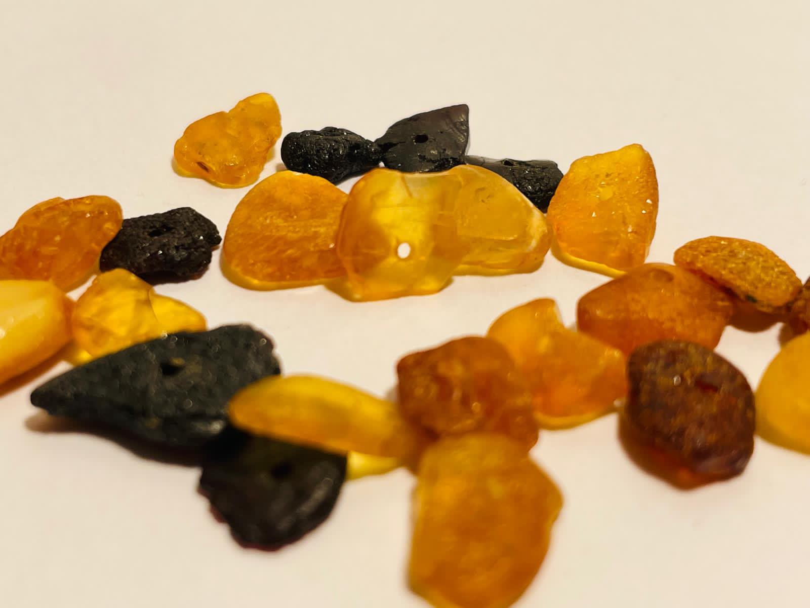 Piezas de ámbar báltico natural sin pulir